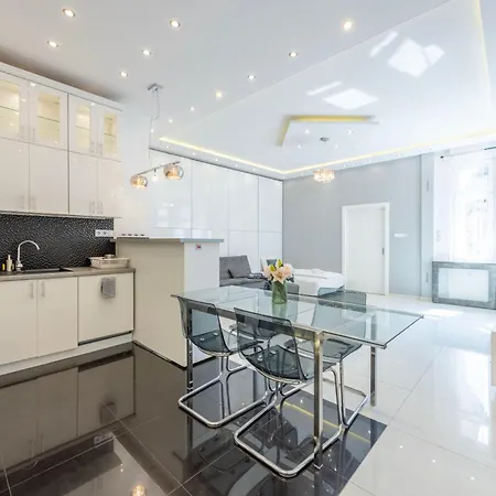 Apartament Modern Charming In The Heart Of