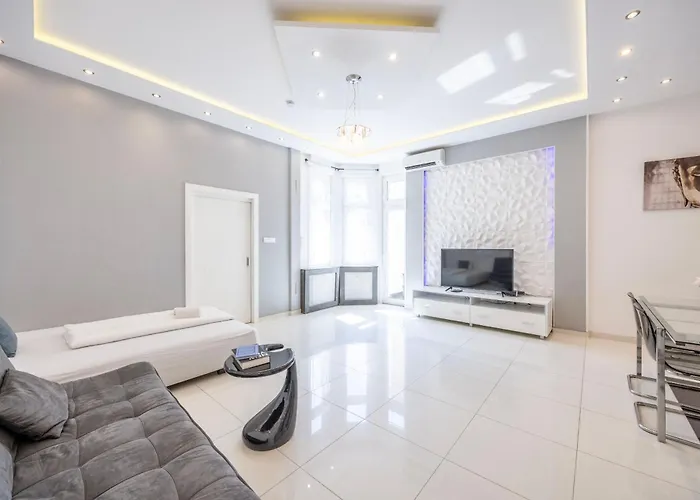 Daire Modern Charming In The Heart Of